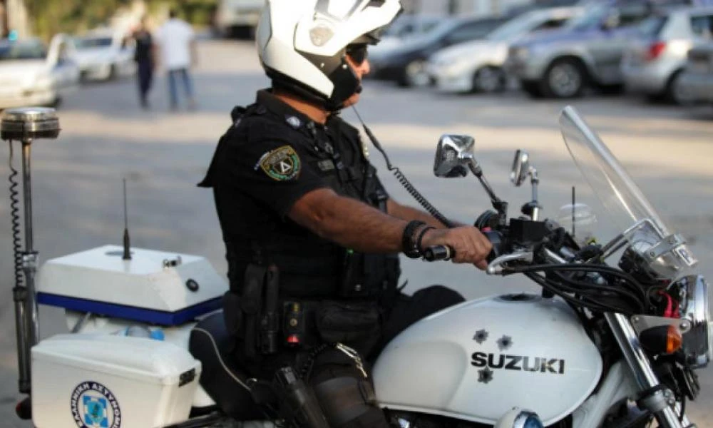 Χαλκίδα: Συνελήφθη άνδρας που πωλούσε λαθραία προϊόντα καπνού και αλκοολούχα ποτά